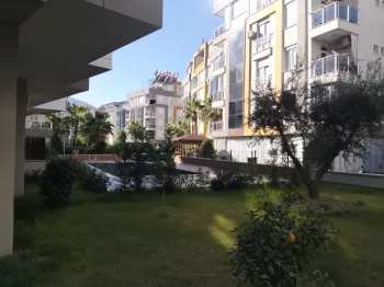 全套家具的科尼亚尔特公寓，位于封闭式住宅小区内
